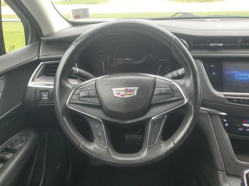 Used 2017 Cadillac XT5 Premium Luxury w/ Driver Assist Package FWD image 11