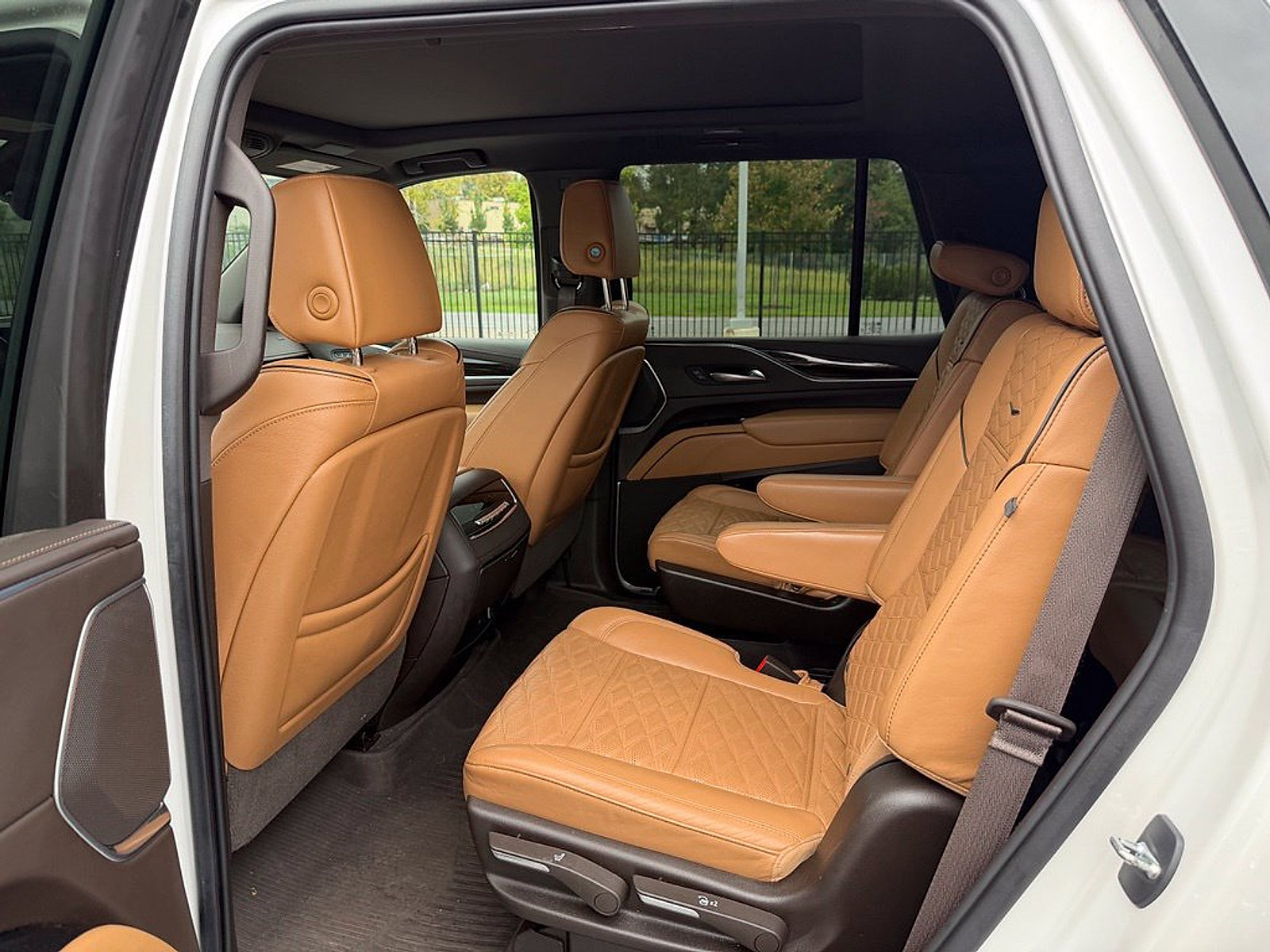 Used 2021 Cadillac Escalade Premium Luxury w/ Driver Assist Tech Package AWD/4WD image 10