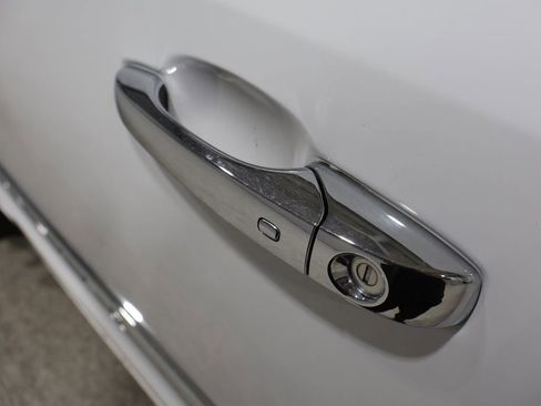 Used 2015 Chrysler Town & Country Touring w/ Driver Convenience Group FWD image 10