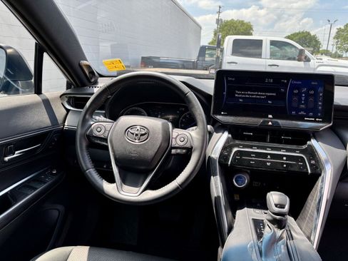 Used 2022 Toyota Venza Limited AWD/4WD image 3