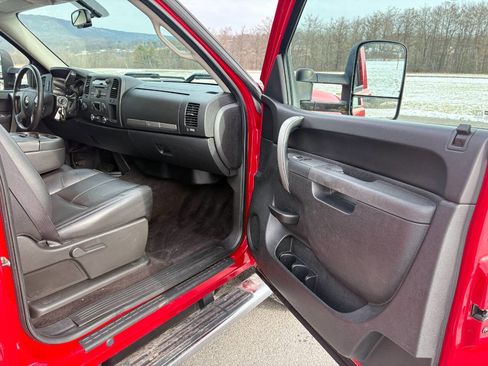 Used 2011 Chevrolet Silverado 2500 LT w/ Interior Plus Package image 17