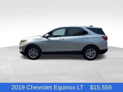 Used 2019 Chevrolet Equinox LT w/ Driver Convenience Package FWD image 2