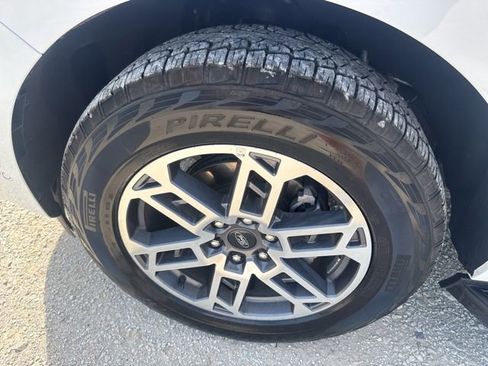 Used 2025 Ford Expedition Active AWD/4WD image 18