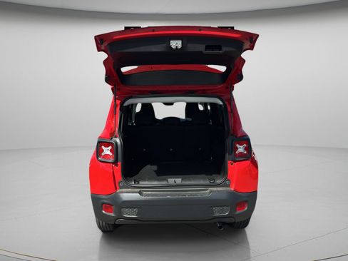 Used 2023 Jeep Renegade Latitude w/ Sun/Sound Group AWD/4WD image 9
