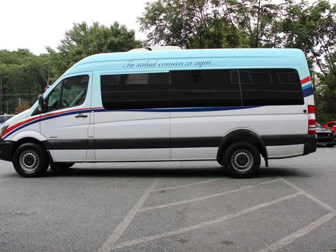 Used 2016 Mercedes-Benz Sprinter 2500 image 26