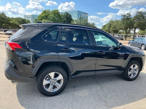 Used 2025 Toyota RAV4 XLE AWD/4WD image 4