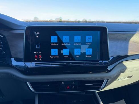 Used 2025 Volkswagen Atlas SE image 21