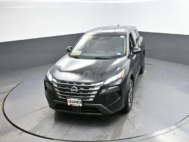 Used 2025 Nissan Rogue SV AWD/4WD image 36