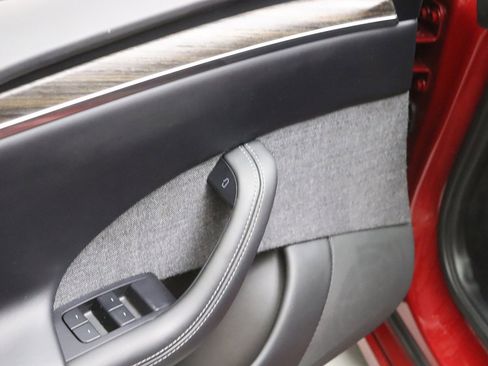 Used 2022 Tesla Model S AWD image 25