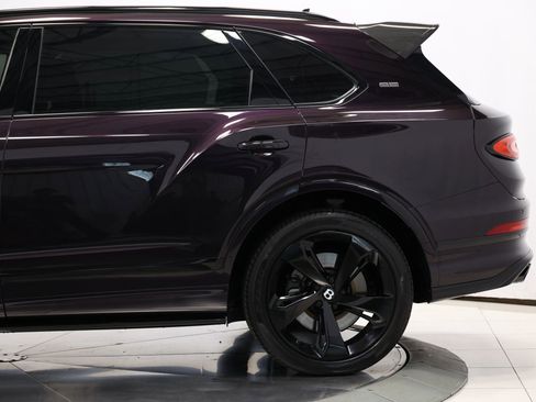 Used 2023 Bentley Bentayga Extended Wheelbase image 9