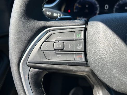 New 2025 Jeep Grand Cherokee Laredo X w/ Luxury Tech Group I image 18