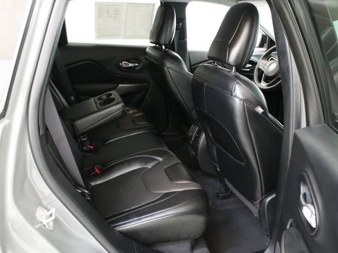 Used 2022 Jeep Cherokee Limited AWD/4WD image 28