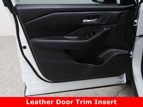 Used 2024 Nissan Rogue SV image 12