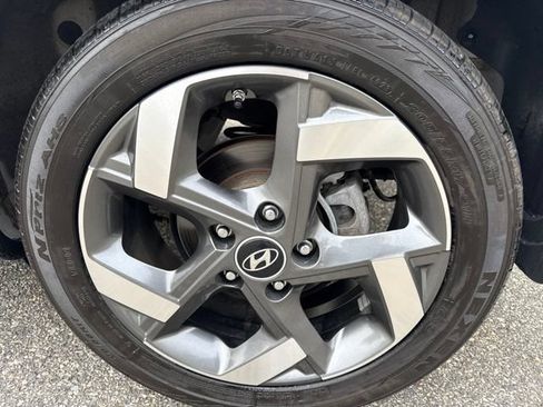 Used 2024 Hyundai Venue SEL FWD image 10