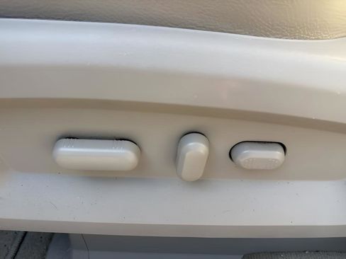 Used 2012 Lincoln MKX AWD image 28