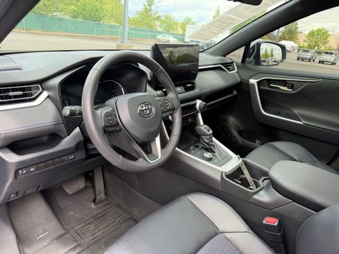 Used 2023 Toyota RAV4 XSE AWD/4WD image 16
