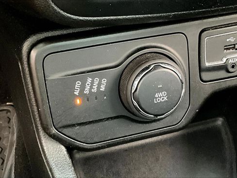 Used 2019 Jeep Renegade Latitude w/ Cold Weather Group AWD/4WD image 15