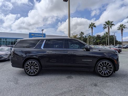 Certified 2025 Chevrolet Suburban High Country AWD/4WD image 2