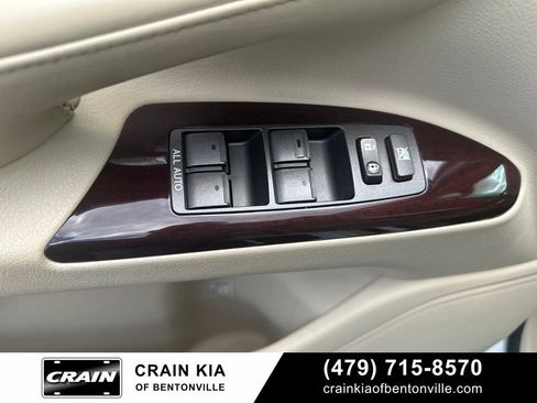 Used 2013 Lexus LX 570 4WD w/ Luxury Pkg image 16