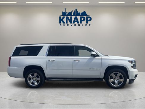 Used 2017 Chevrolet Suburban LT RWD image 6