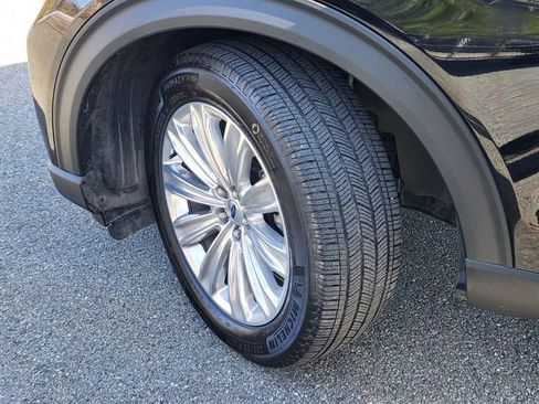 Certified 2025 Ford Explorer Platinum w/ LUX Leather Package image 38