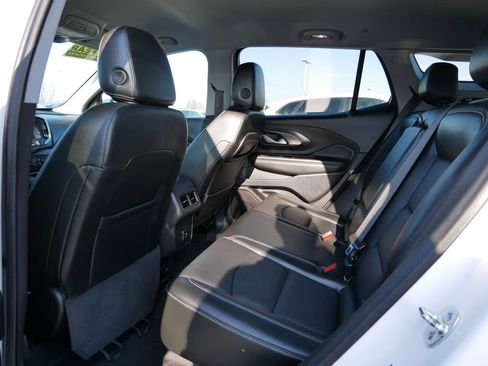 Used 2024 GMC Terrain SLT image 12