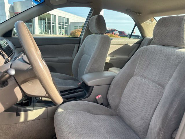Used 2003 Toyota Camry LE w/ Preferred Accessory Pkg FWD image 12