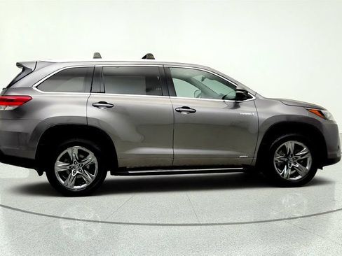 Used 2018 Toyota Highlander Limited Platinum AWD/4WD image 4