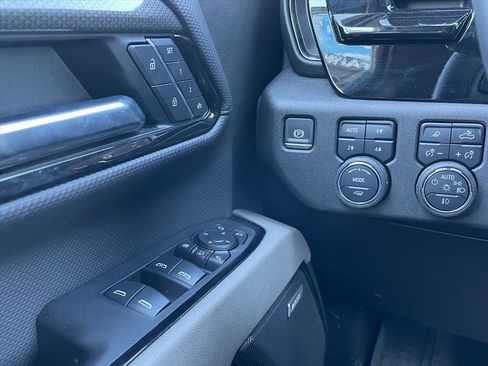 Used 2025 Chevrolet Silverado 2500 ZR2 image 16