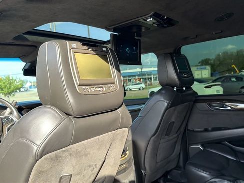 Used 2017 Cadillac Escalade Platinum AWD/4WD image 61