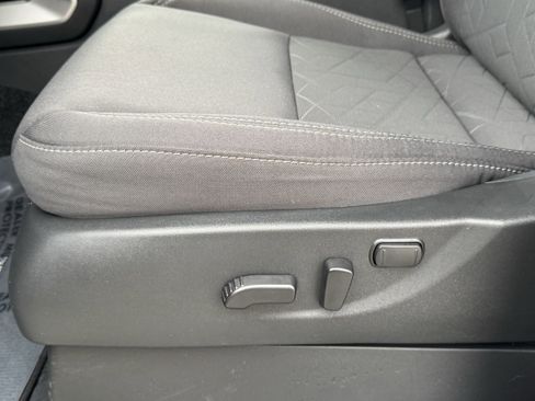 Certified 2025 Nissan Frontier SV image 27