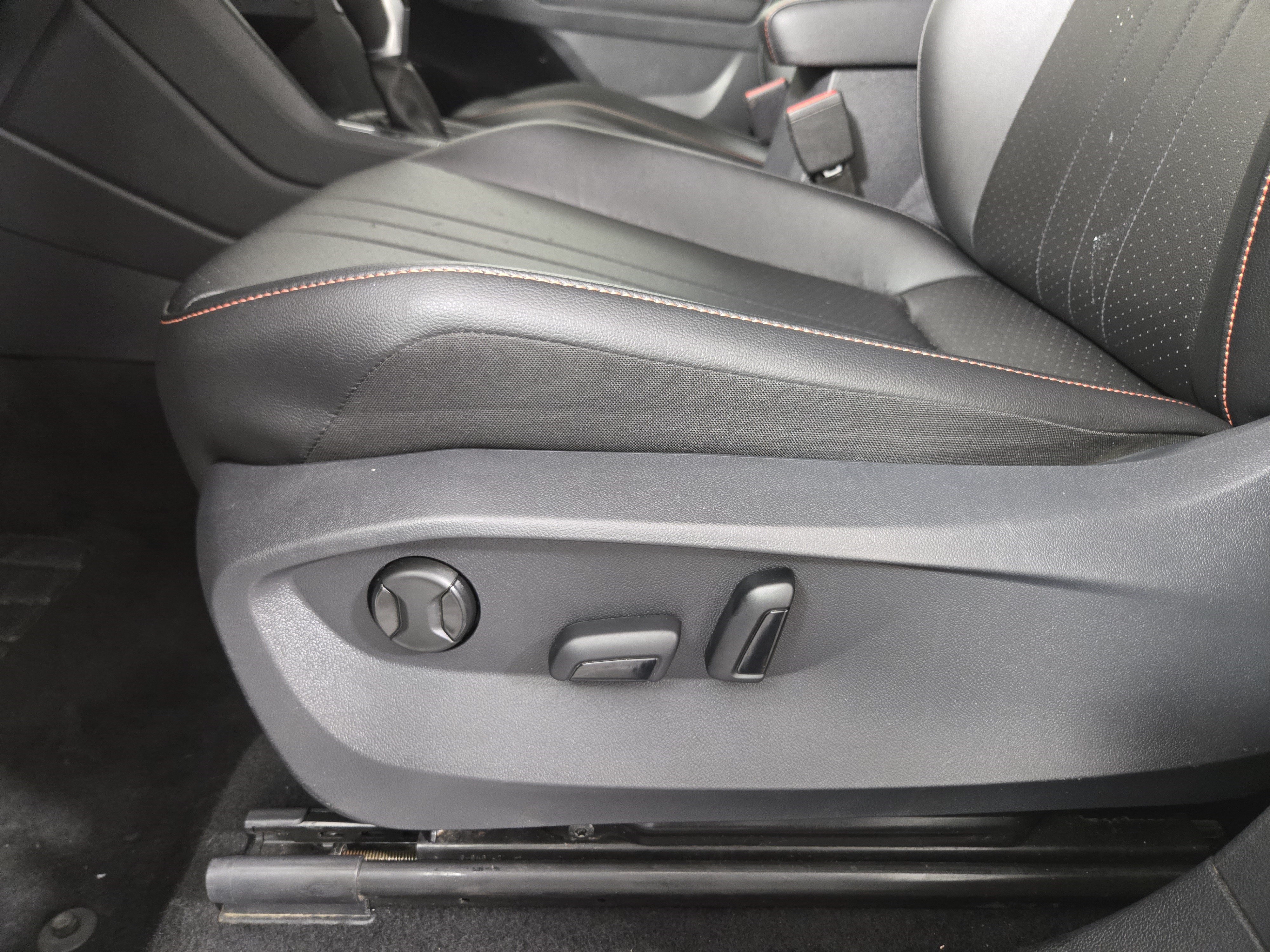 Used 2024 Volkswagen Tiguan Wolfsburg Edition FWD image 30