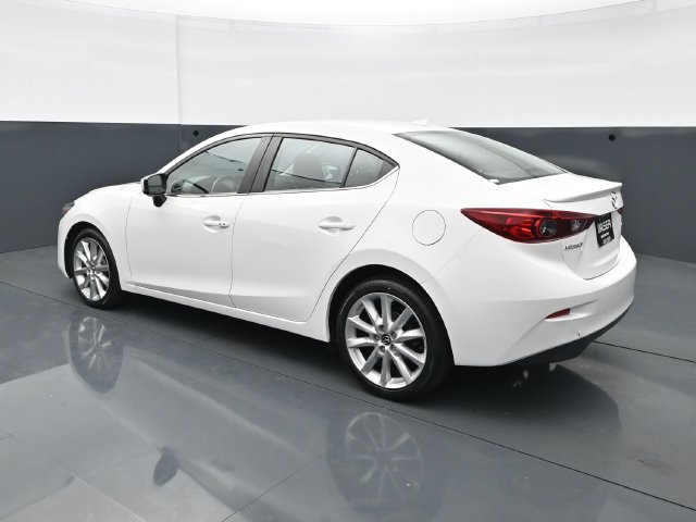 Used 2017 MAZDA MAZDA3 Touring w/ Popular Equipment Package FWD image 4