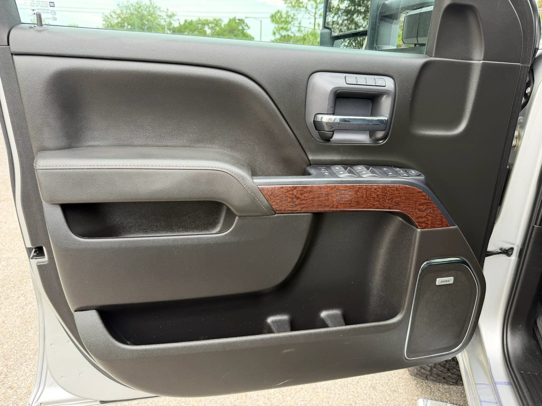 Used 2019 GMC Sierra 2500 SLT w/ Duramax Plus Package AWD/4WD image 18