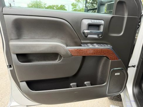 Used 2019 GMC Sierra 2500 SLT w/ Duramax Plus Package AWD/4WD image 18