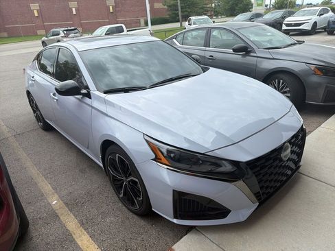 Used 2024 Nissan Altima 2.5 SR w/ SR Premium Package FWD image 1
