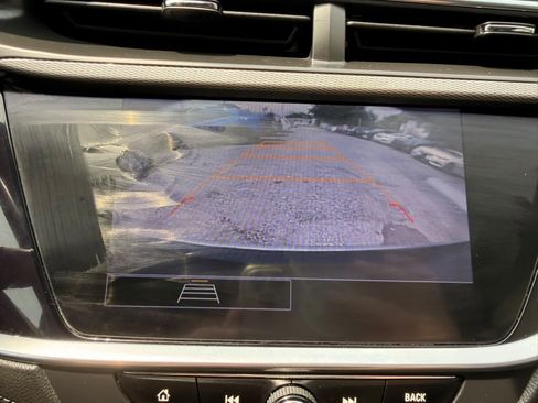 Used 2021 Buick Encore GX Select AWD/4WD image 30