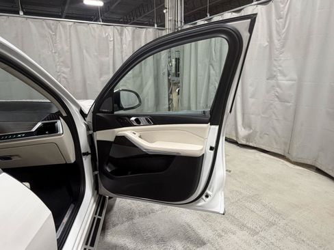 Used 2024 BMW X7 xDrive40i w/ Executive Package AWD/4WD image 28