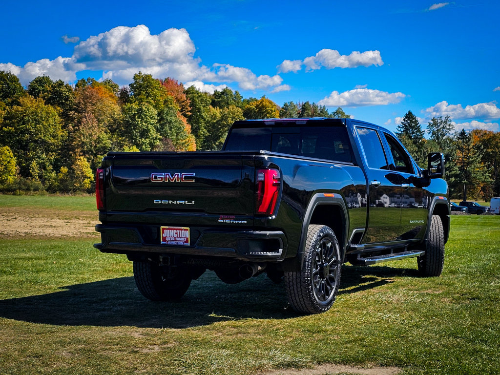 Used 2024 GMC Sierra 2500 Denali w/ Snow Plow Prep/Camper Package AWD/4WD image 4