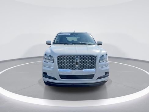 Used 2024 Lincoln Navigator Reserve AWD/4WD image 3