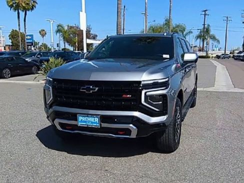 Certified 2025 Chevrolet Suburban Z71 AWD/4WD image 3