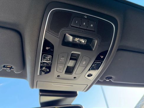 Used 2016 Audi RS 7 Prestige w/ RS 7 Dynamic Package image 32