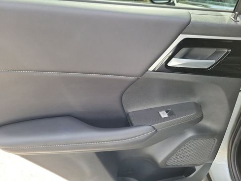 Used 2023 Mitsubishi Outlander SE image 17