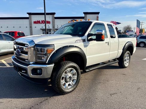 Used 2015 Ford F350 Lariat image 2