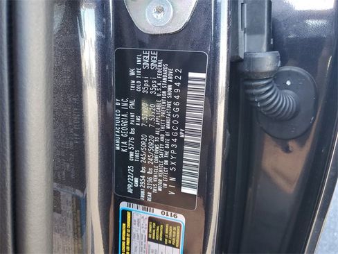 Used 2025 Kia Telluride EX w/ EX Captain's Chair Package image 26