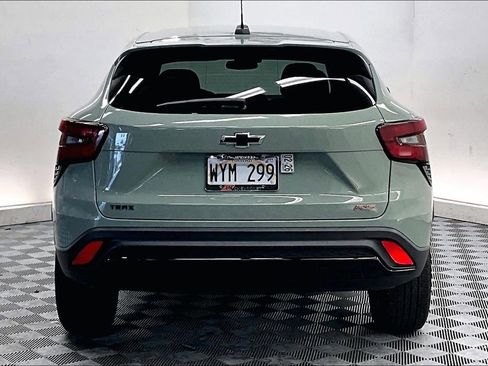 Used 2024 Chevrolet Trax RS FWD image 3