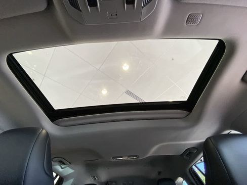 Used 2022 Toyota Highlander XLE AWD/4WD image 24