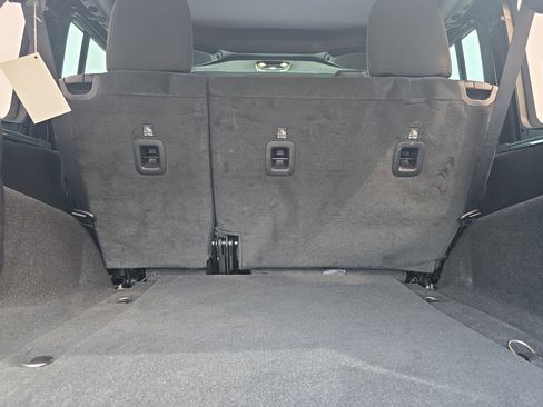 Used 2023 Jeep Wrangler Willys AWD/4WD image 12