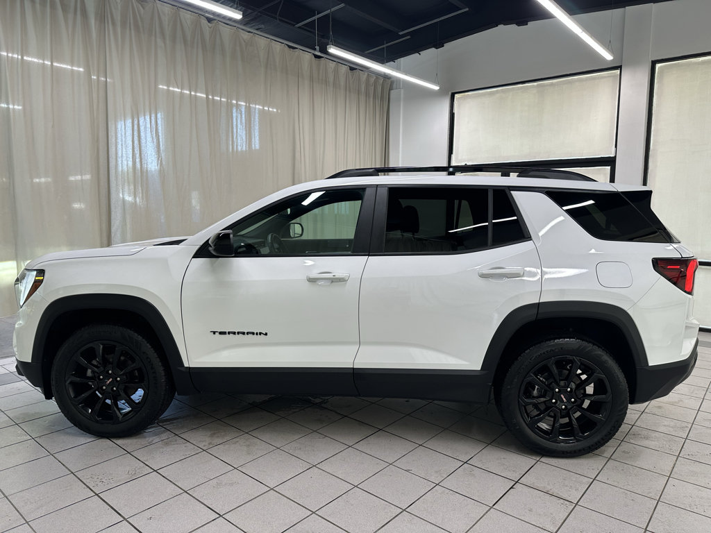 Used 2026 GMC Terrain Elevation w/ Elevation Premium Package FWD image 11