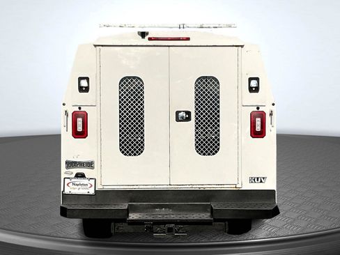 Used 2018 Chevrolet Express 3500 w/ Driver Convenience Package image 6